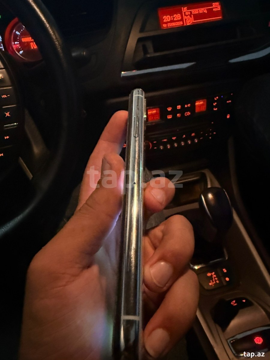 Apple iPhone X Silver 64GB/3GB (5)