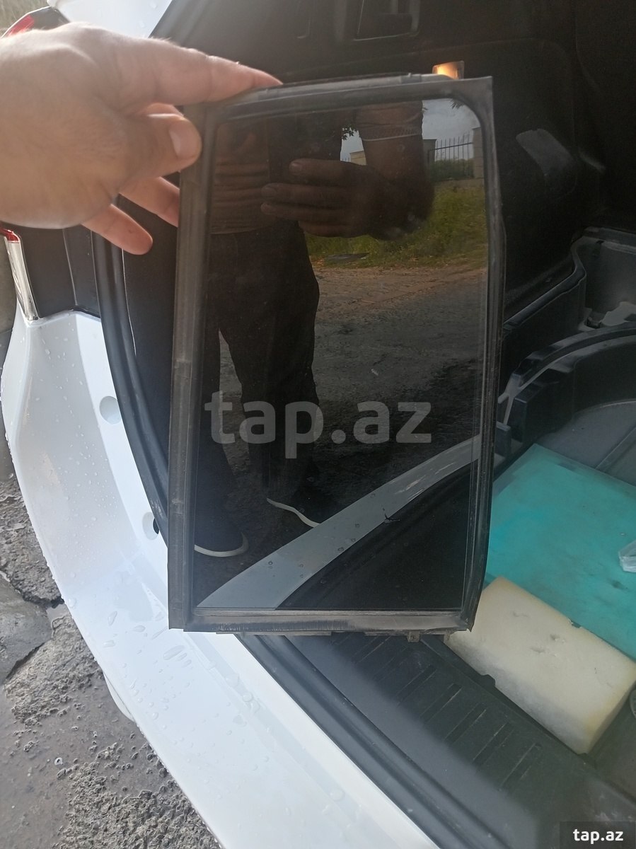Toyota Corolla, Toyota Fielder şüşələri (3)