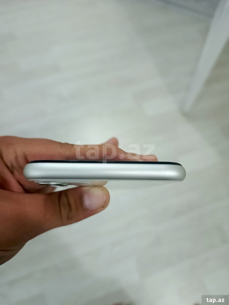 Apple iPhone 11 White 64GB/4GB (5)