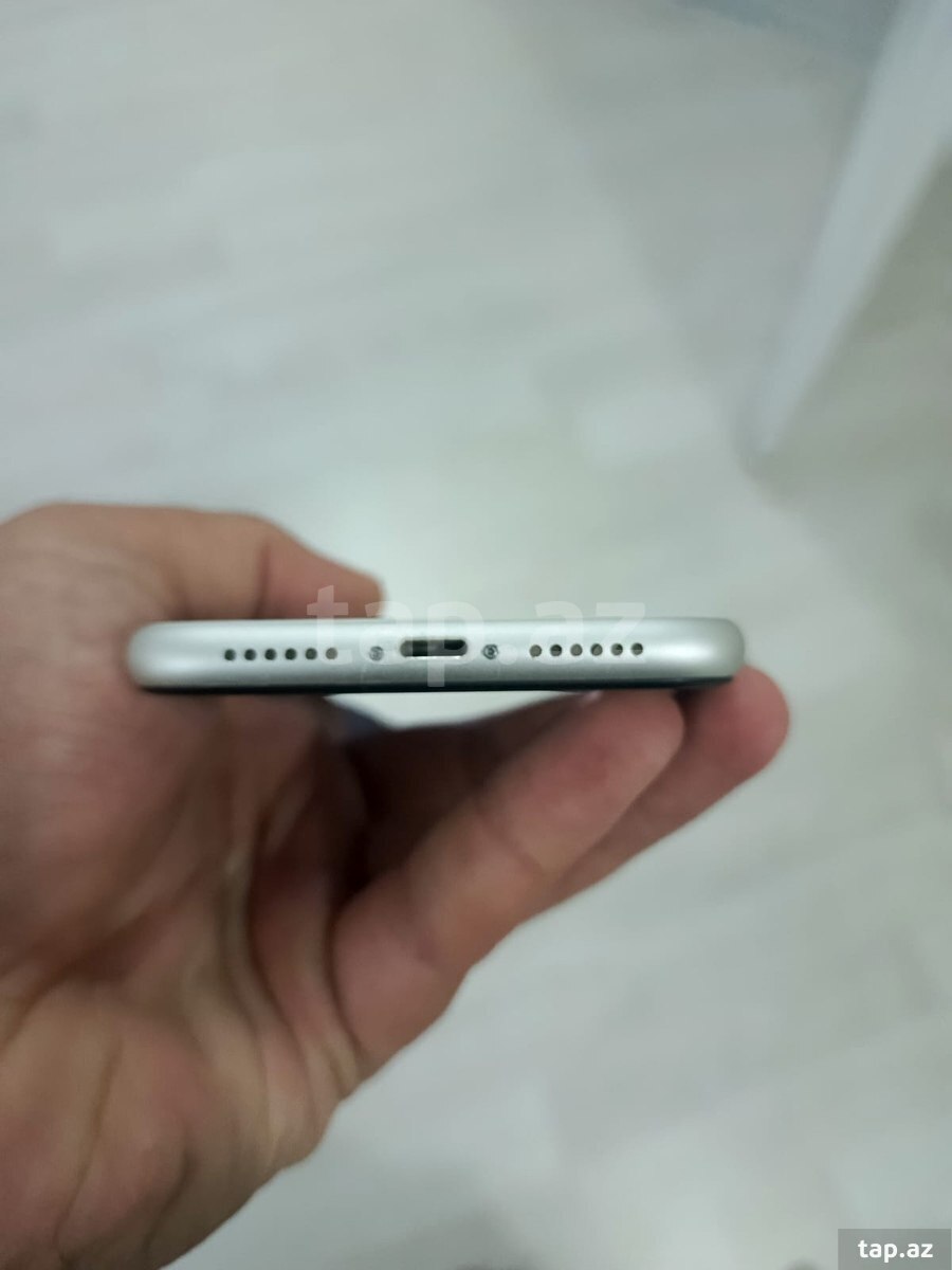 Apple iPhone 11 White 64GB/4GB (3)