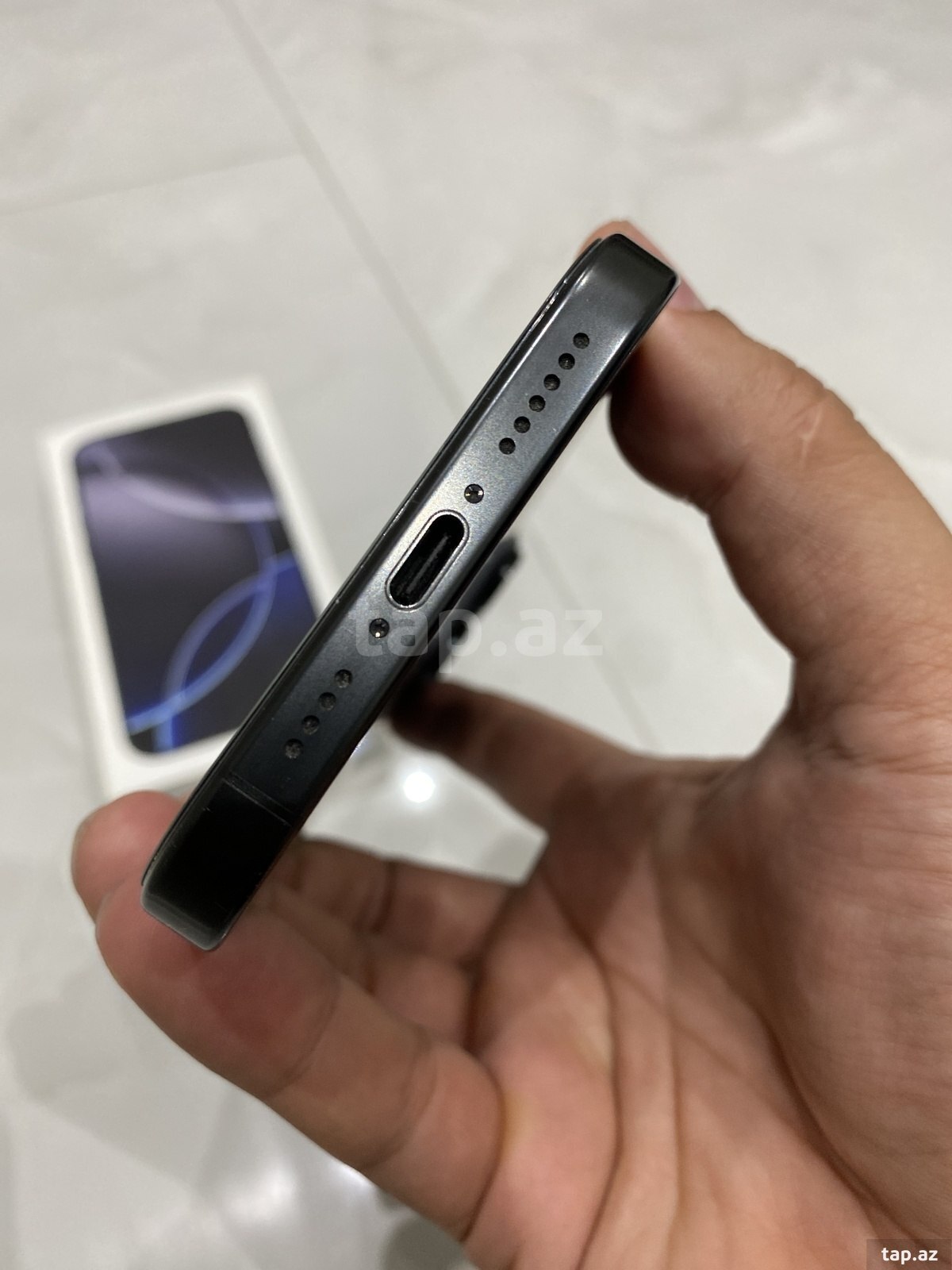 Apple iPhone 16 Pro Max Black Titanium 256GB/8GB (2)