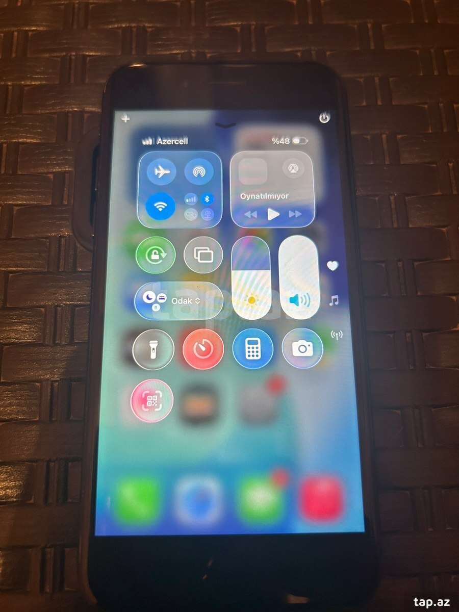 Apple iPhone SE Silver 64GB (5)