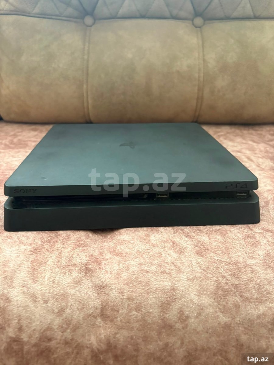 Sony PlayStation 4  (2)