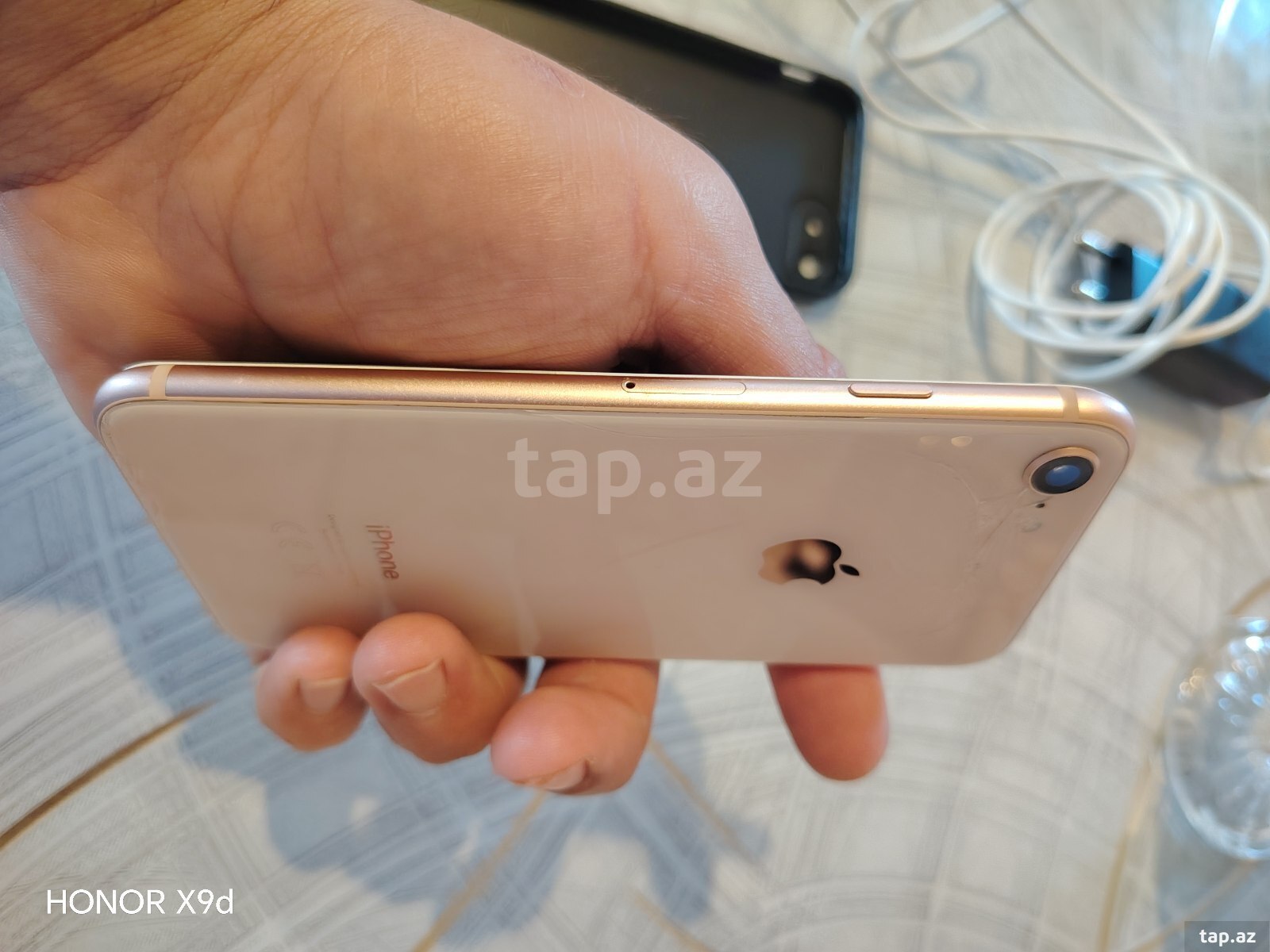 Apple iPhone 8 Gold 64GB (7)