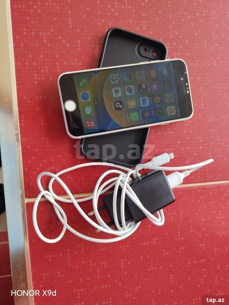 Apple iPhone 8 Gold 64GB (5)