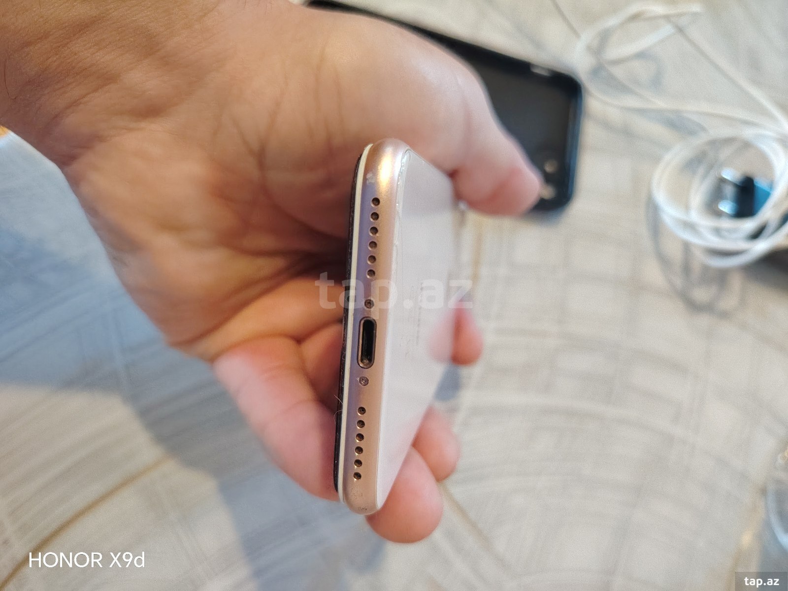 Apple iPhone 8 Gold 64GB (6)