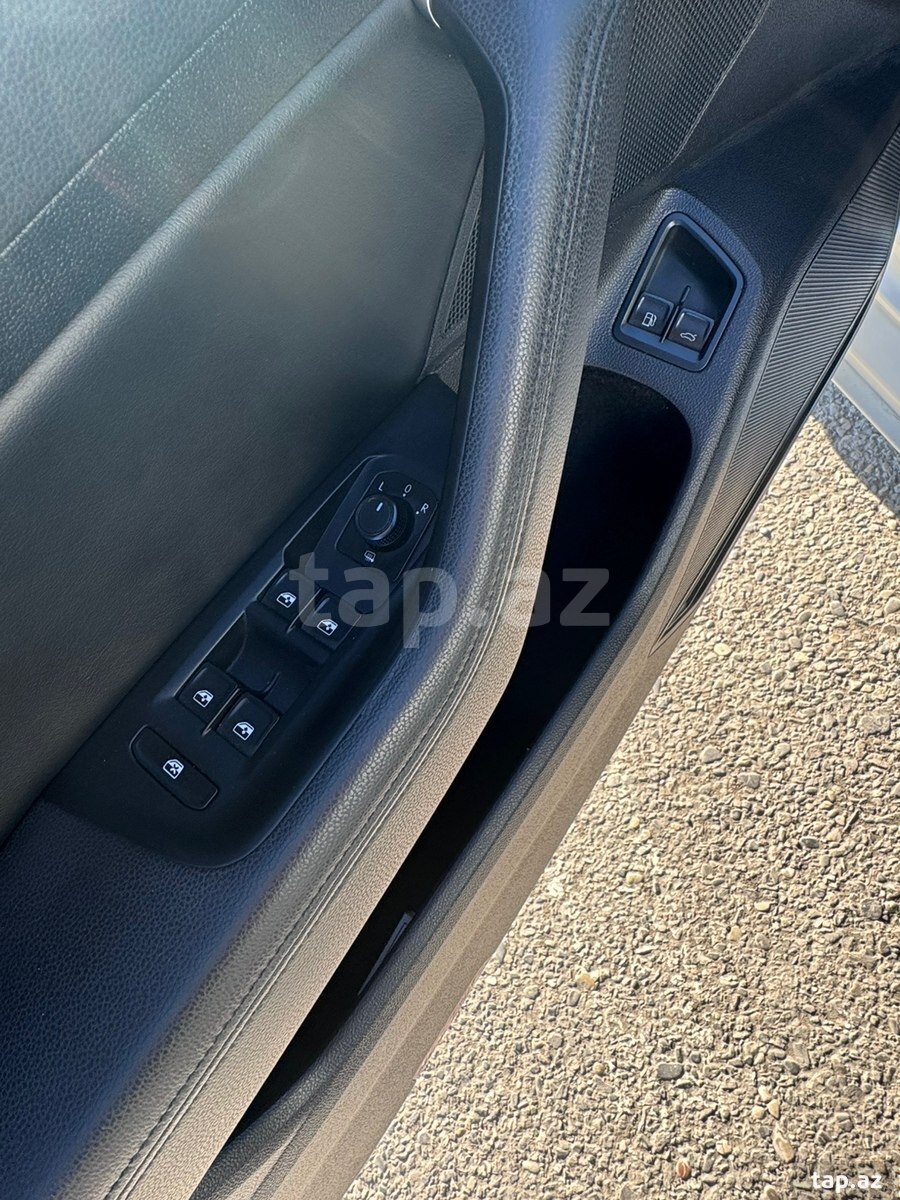 Volkswagen Passat, 2018 il (15)