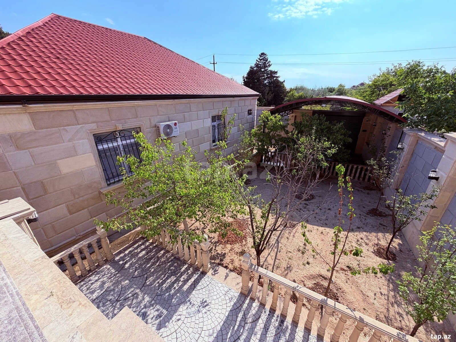 Həyət evi, Novxanı qəs. (16)