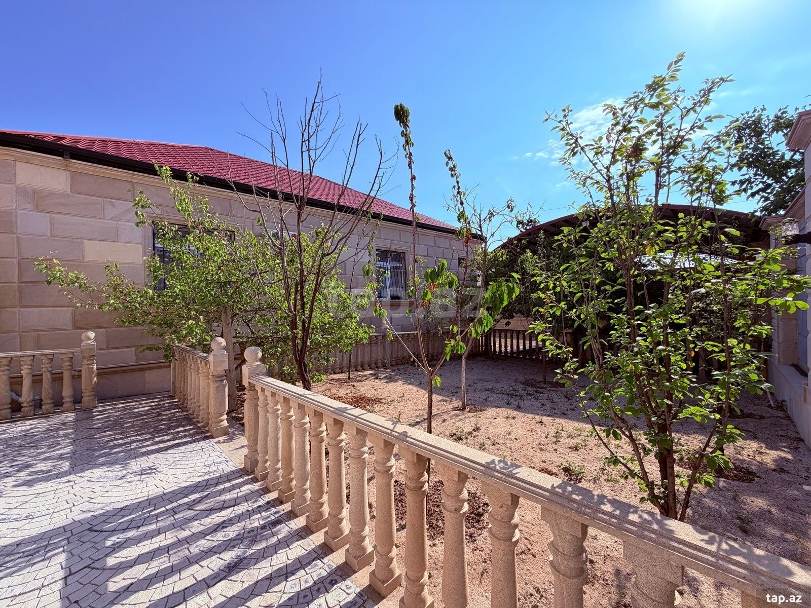 Həyət evi, Novxanı qəs. (15)
