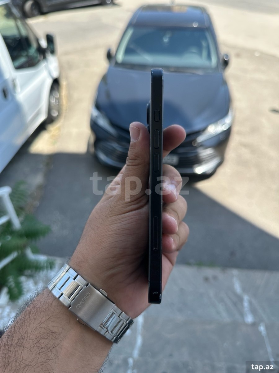 Apple iPhone 16 Black 128GB/8GB (4)