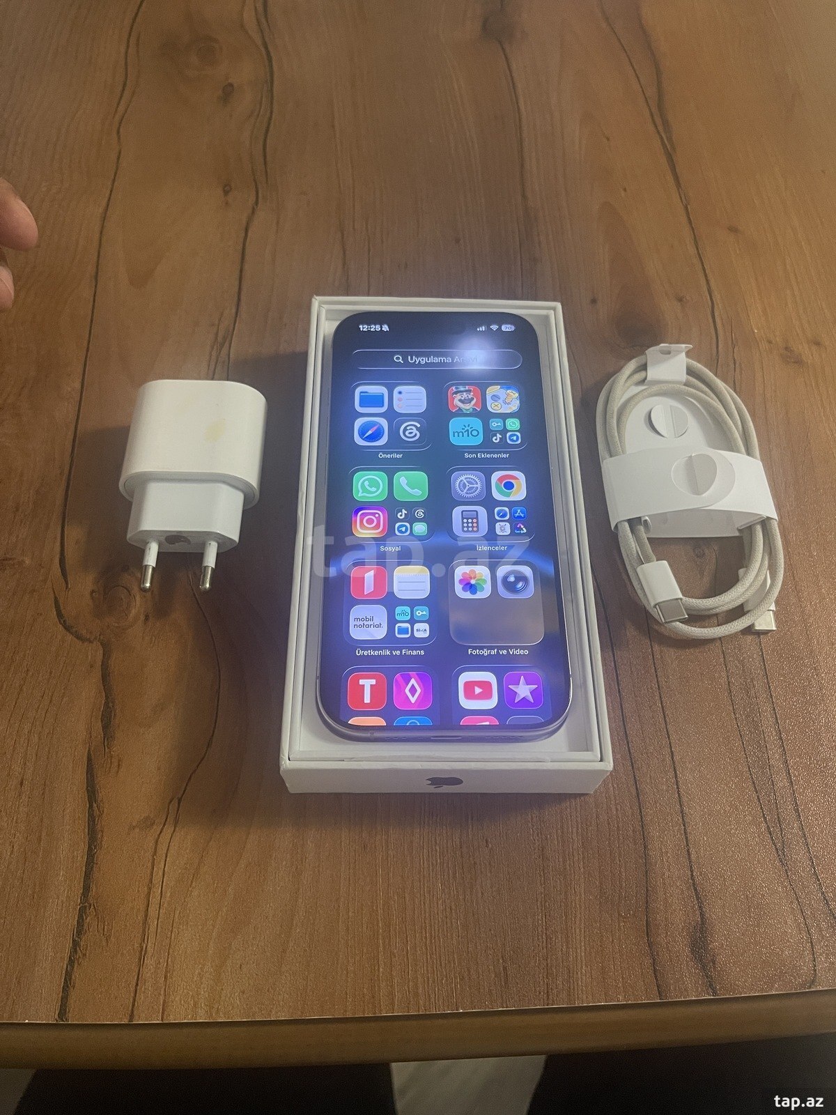Apple iPhone 16 Pro Desert Titanium 128GB/8GB (2)