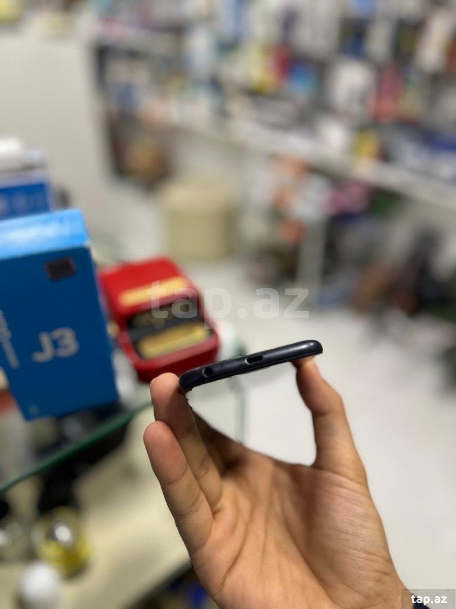 Samsung Galaxy J3 (2017) Black 16GB/2GB (2)