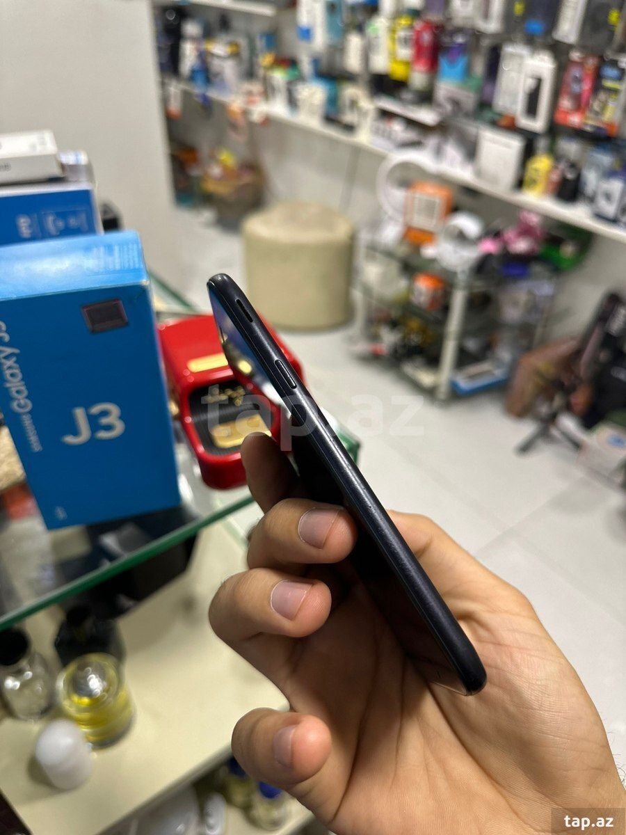 Samsung Galaxy J3 (2017) Black 16GB/2GB (4)