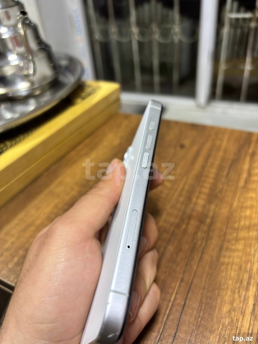 Apple iPhone 16 White 128GB/8GB (2)