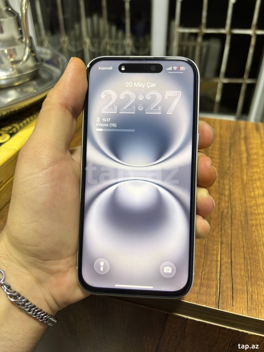 Apple iPhone 16 White 128GB/8GB (8)