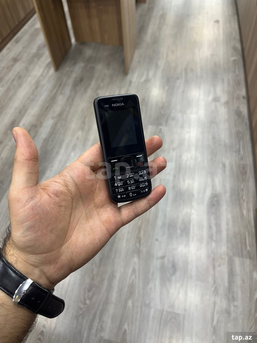 Nokia 6700 Black Metallic (2)