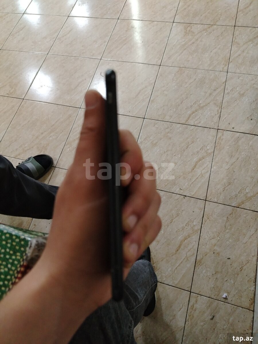 Apple iPhone 7 Black 32GB (4)