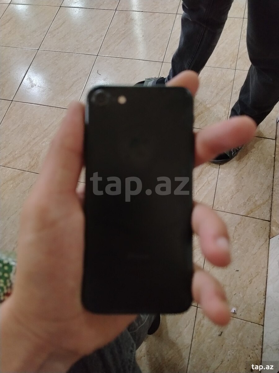 Apple iPhone 7 Black 32GB (2)