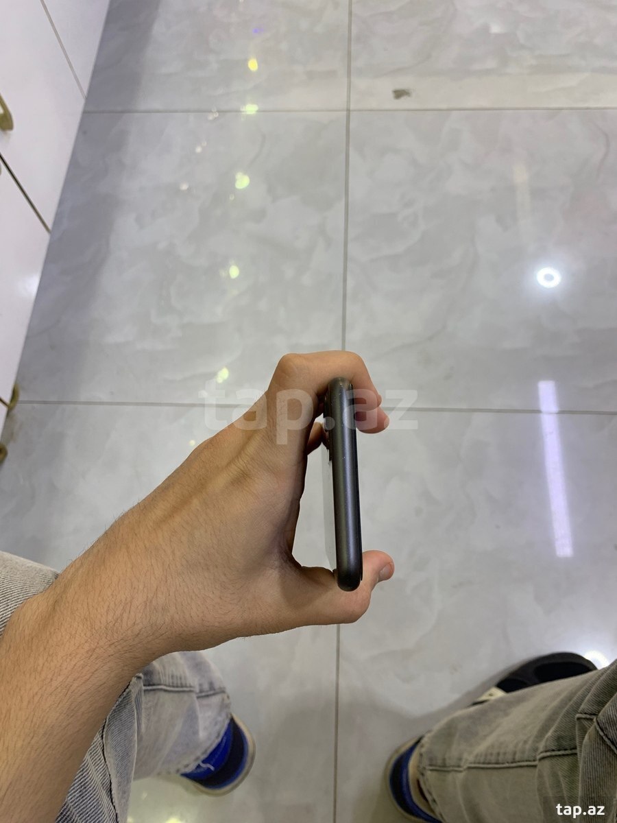 Apple iPhone 11 Black 64GB/4GB (4)