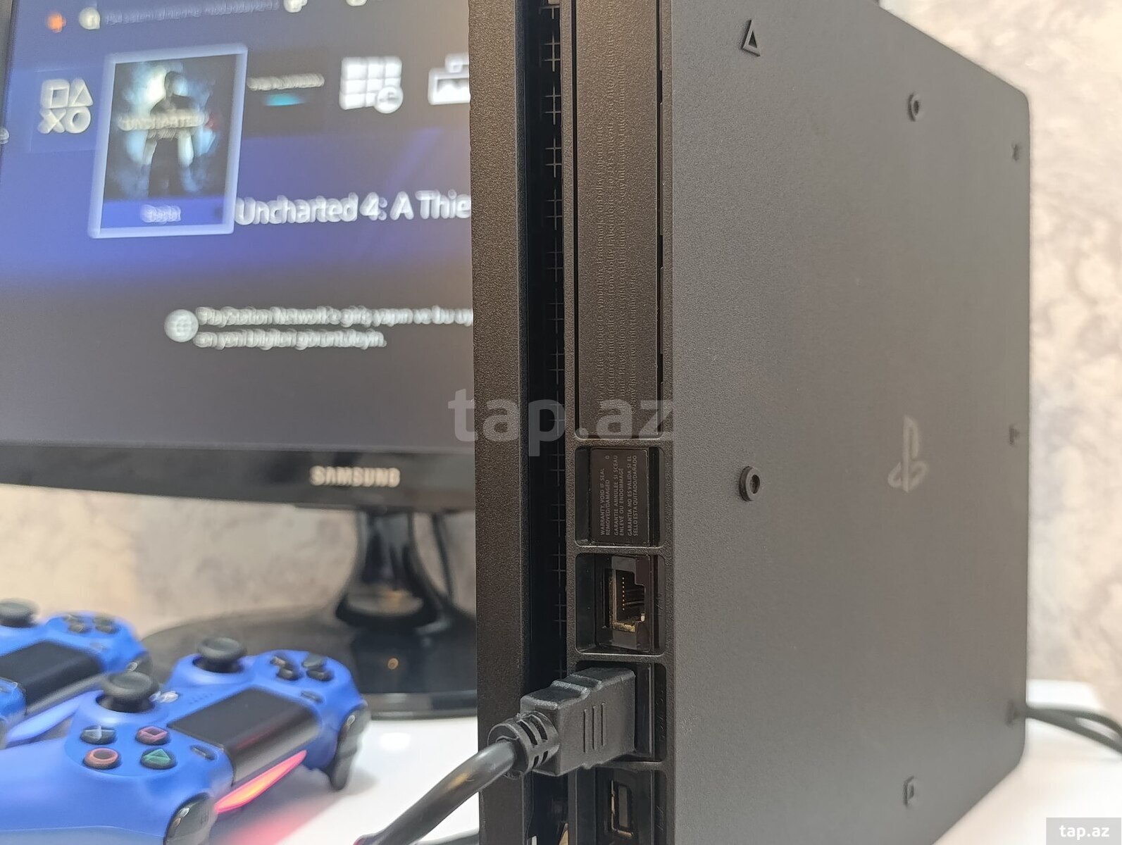 Sony PlayStation 4 Slim (3)