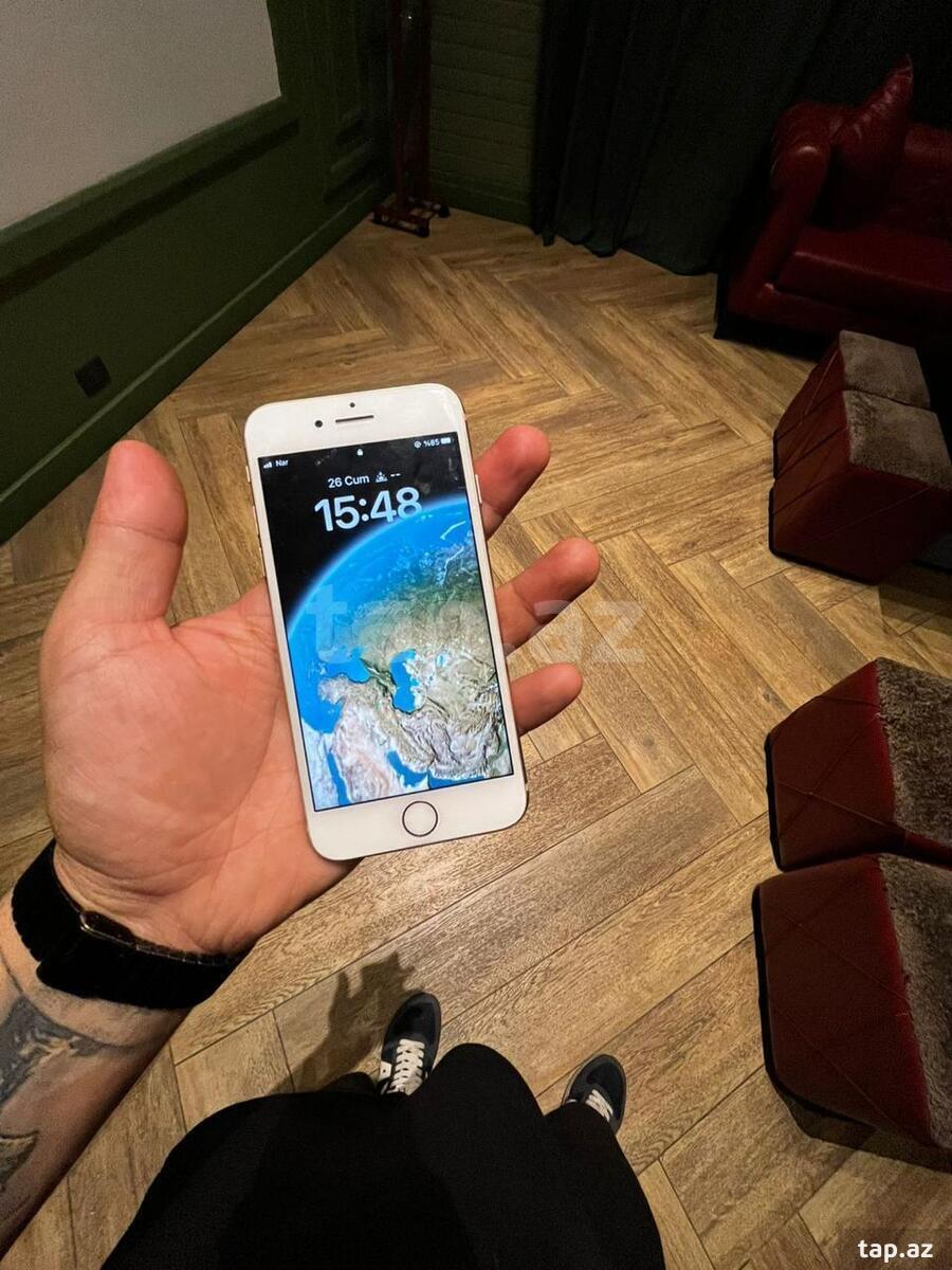 Apple iPhone 8 Gold 64GB (2)