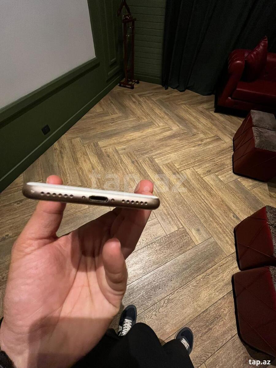 Apple iPhone 8 Gold 64GB (4)