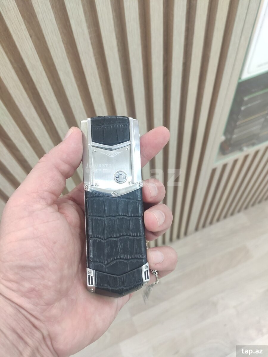 Vertu Signature S Design Black and White 4GB (2)