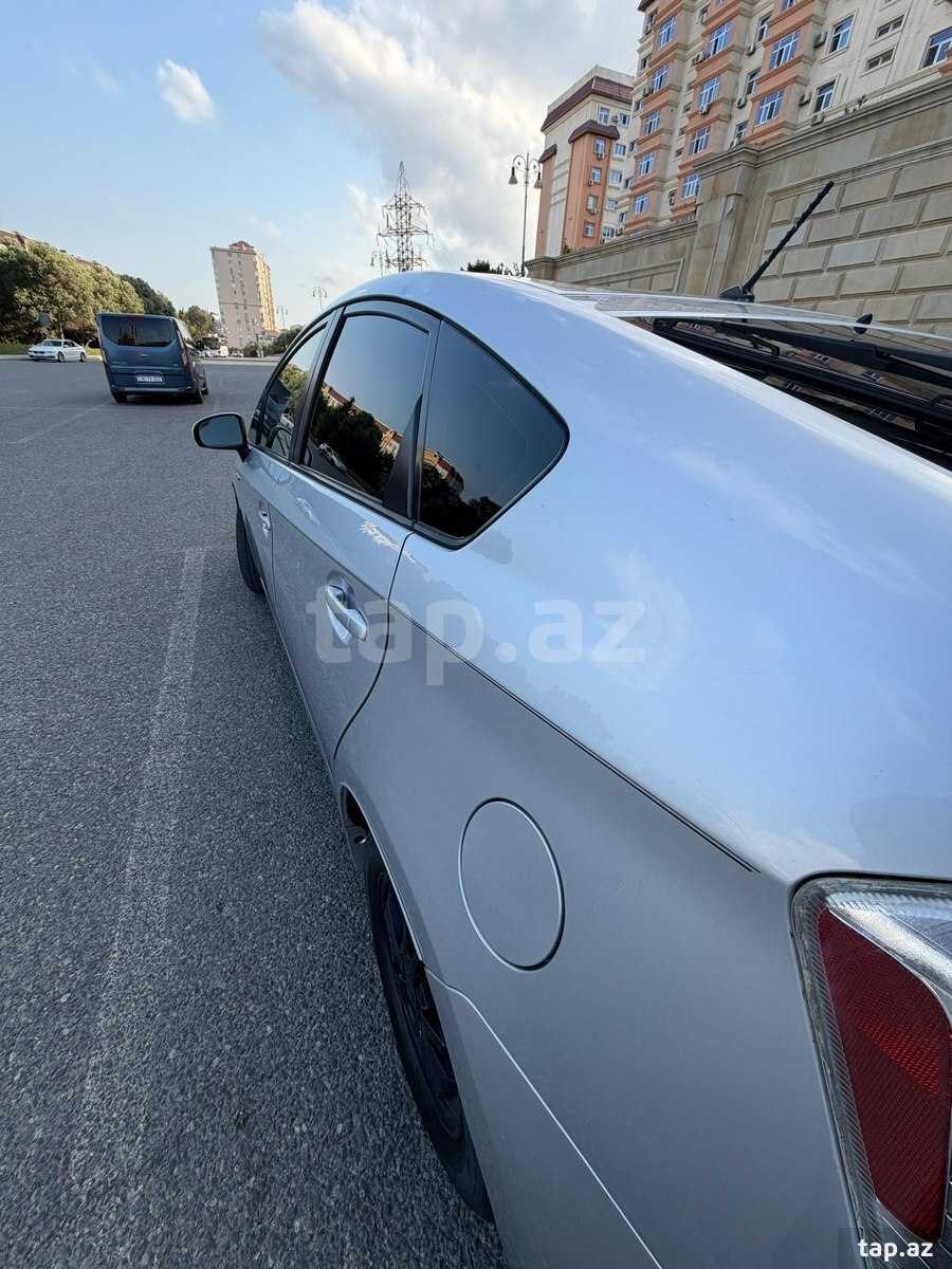 Toyota Prius, 2015 il (10)