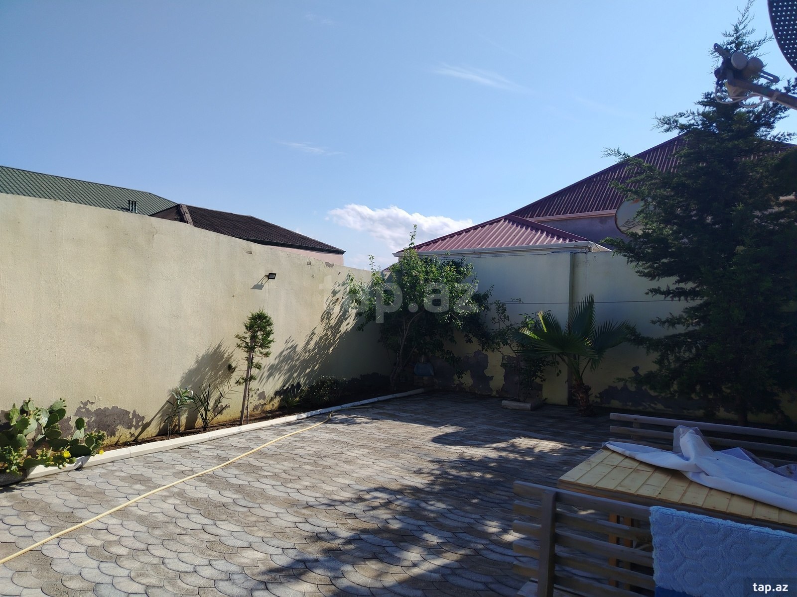 Həyət evi, Binə qəs. (24)