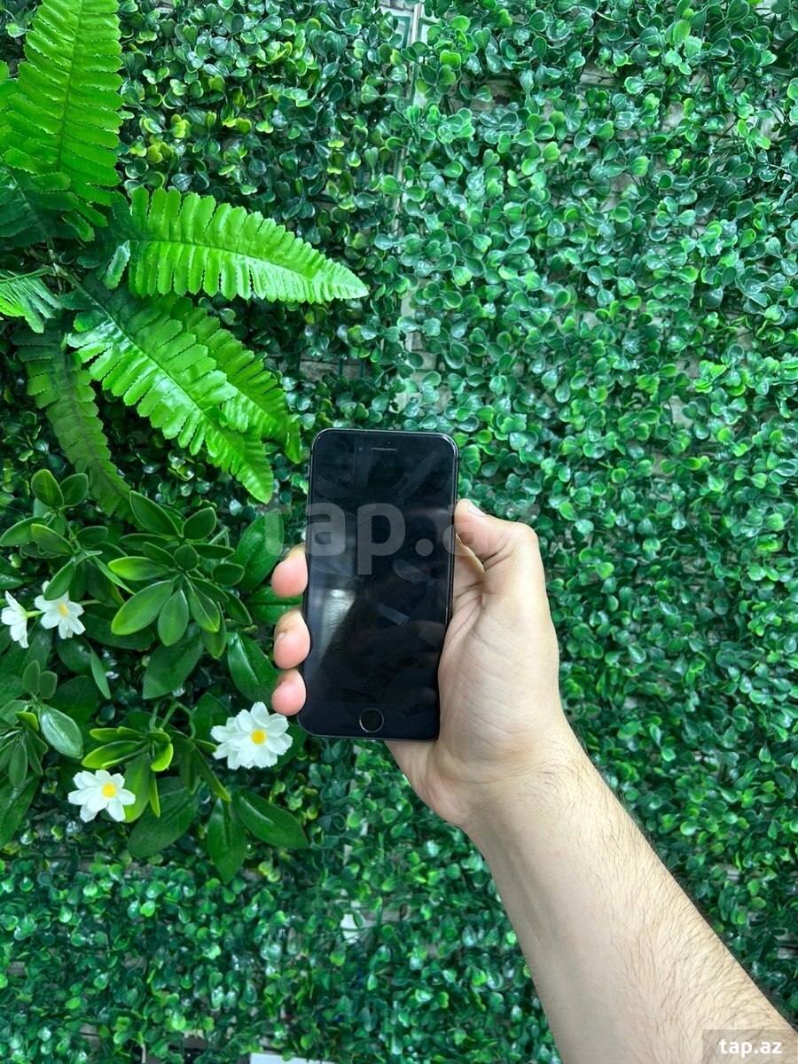 Apple iPhone 8 Space Gray 64GB (6)