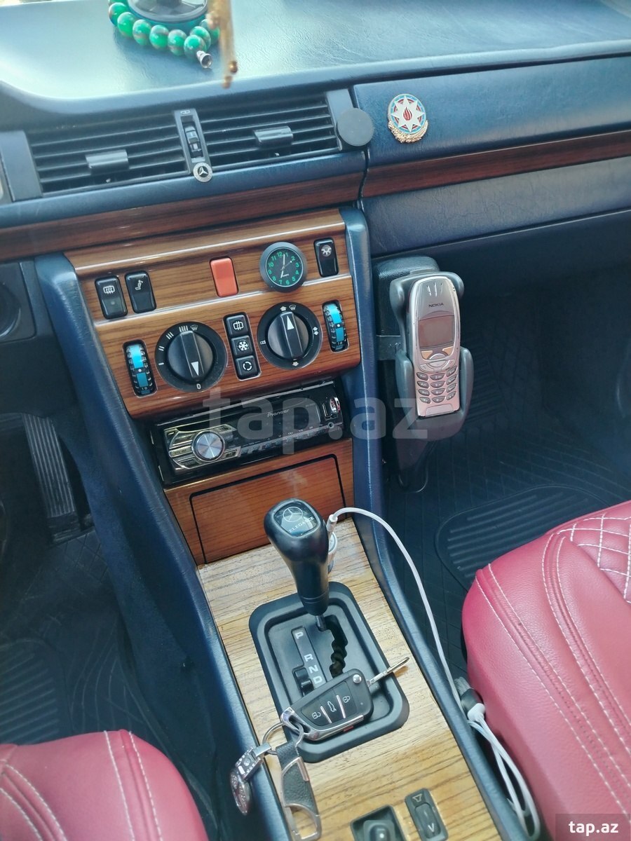 Mercedes E 230, 1991 il (9)