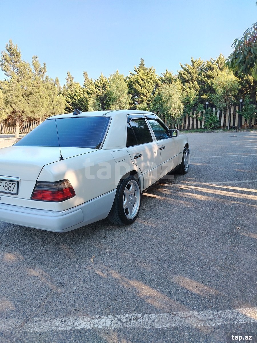 Mercedes E 230, 1991 il (4)