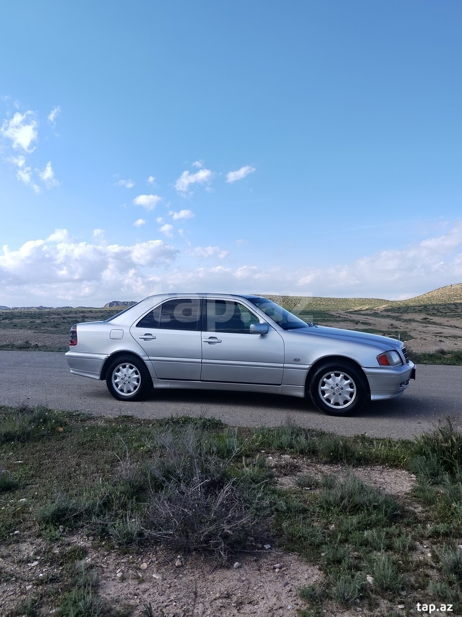 Mercedes 220 CE, 1998 il (3)