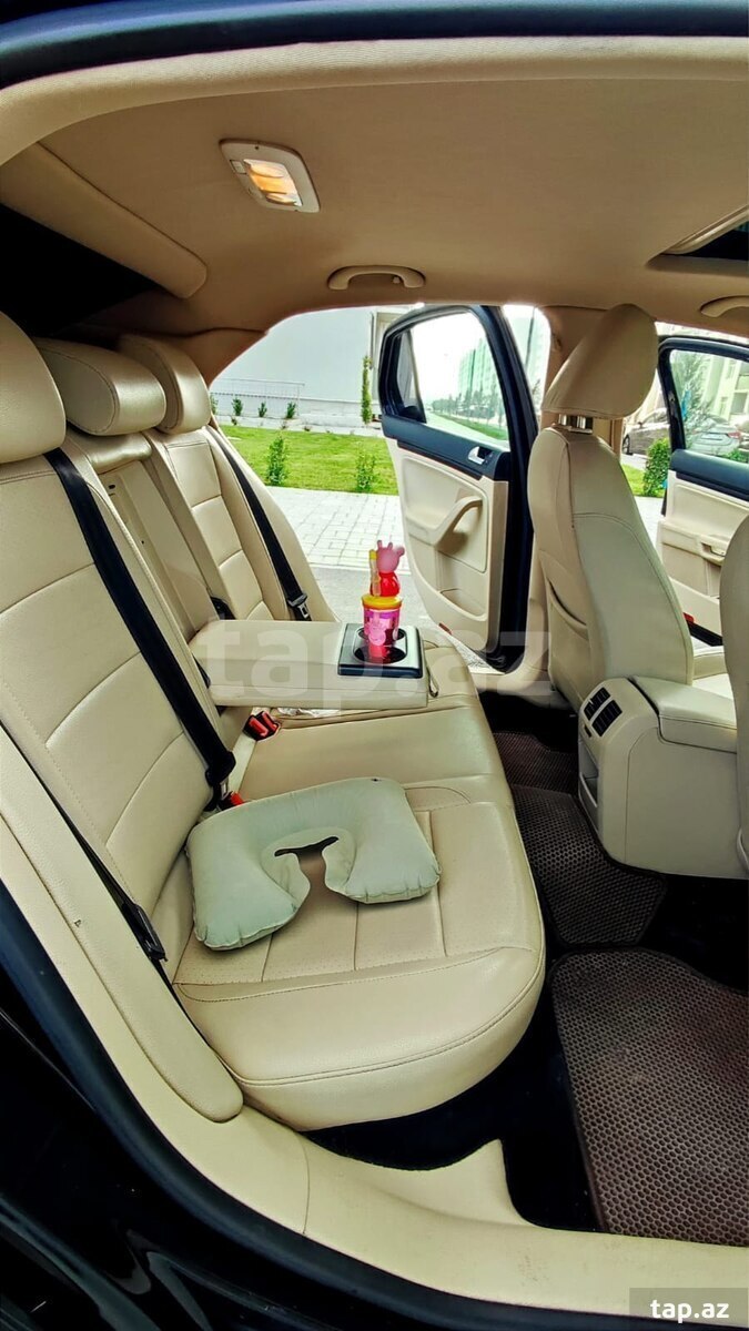 Volkswagen Jetta, 2010 il (4)
