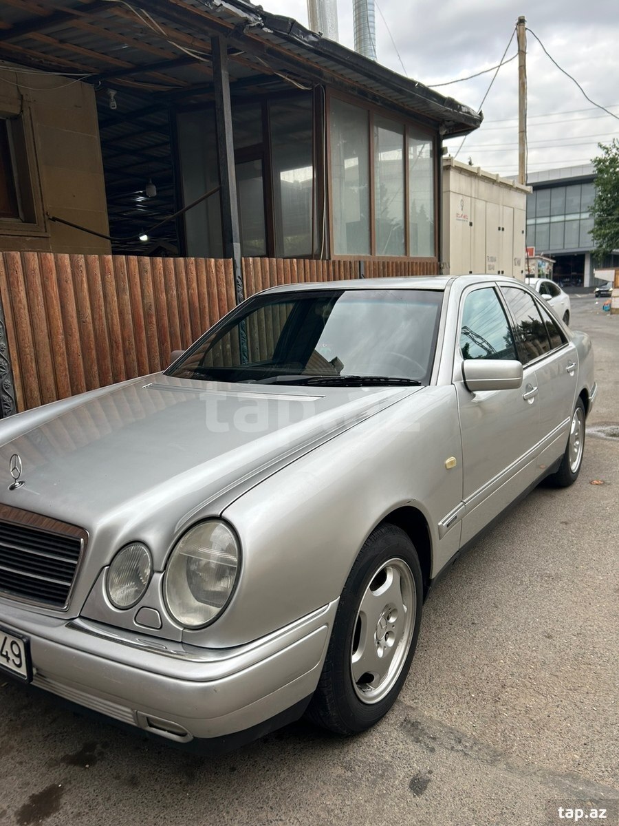 Mercedes E 230, 1996 il (2)