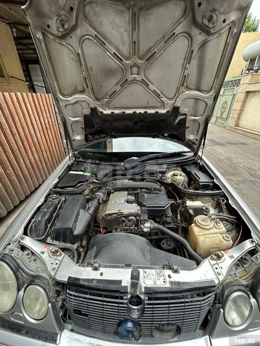 Mercedes E 230, 1996 il (11)