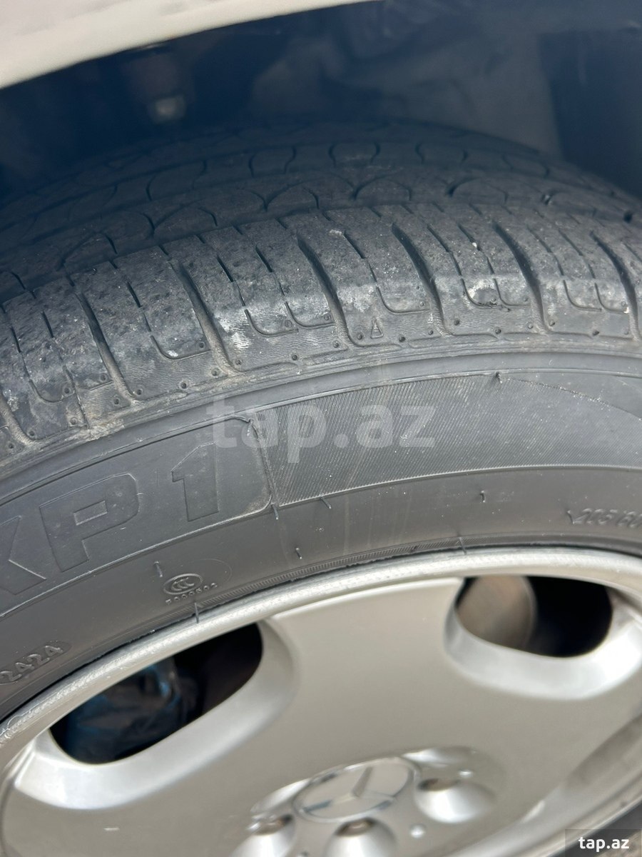 Mercedes E 230, 1996 il (12)