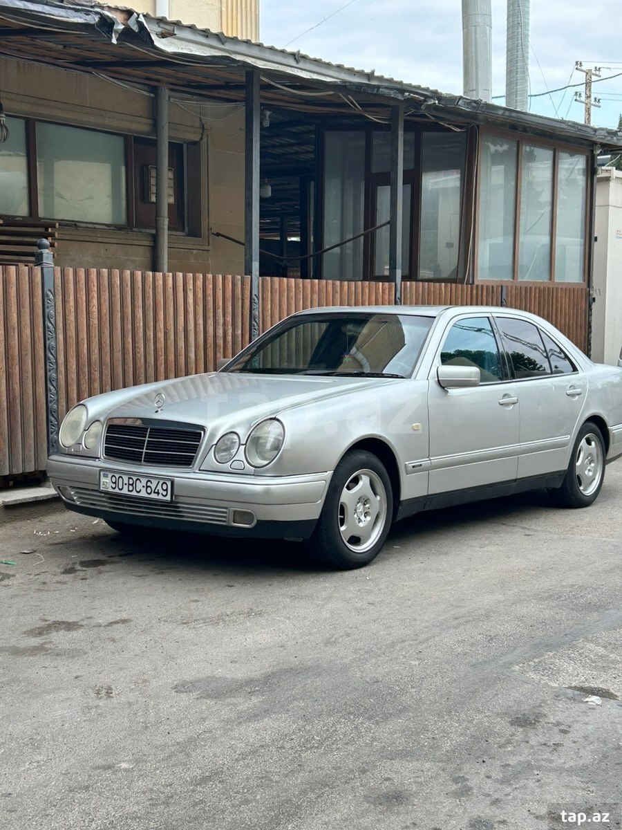 Mercedes E 230, 1996 il (13)