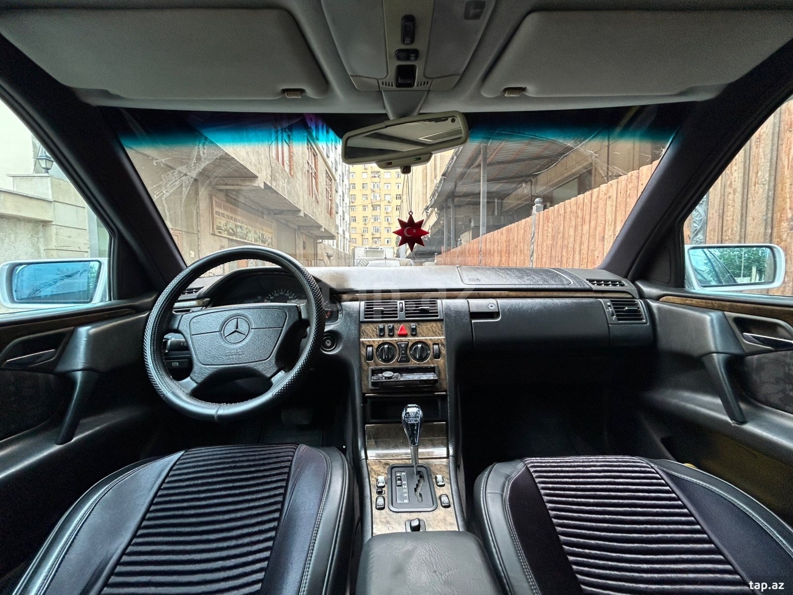 Mercedes E 230, 1996 il (8)