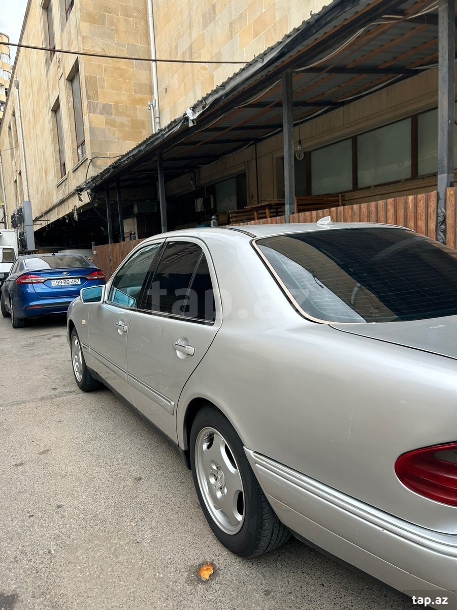 Mercedes E 230, 1996 il (3)