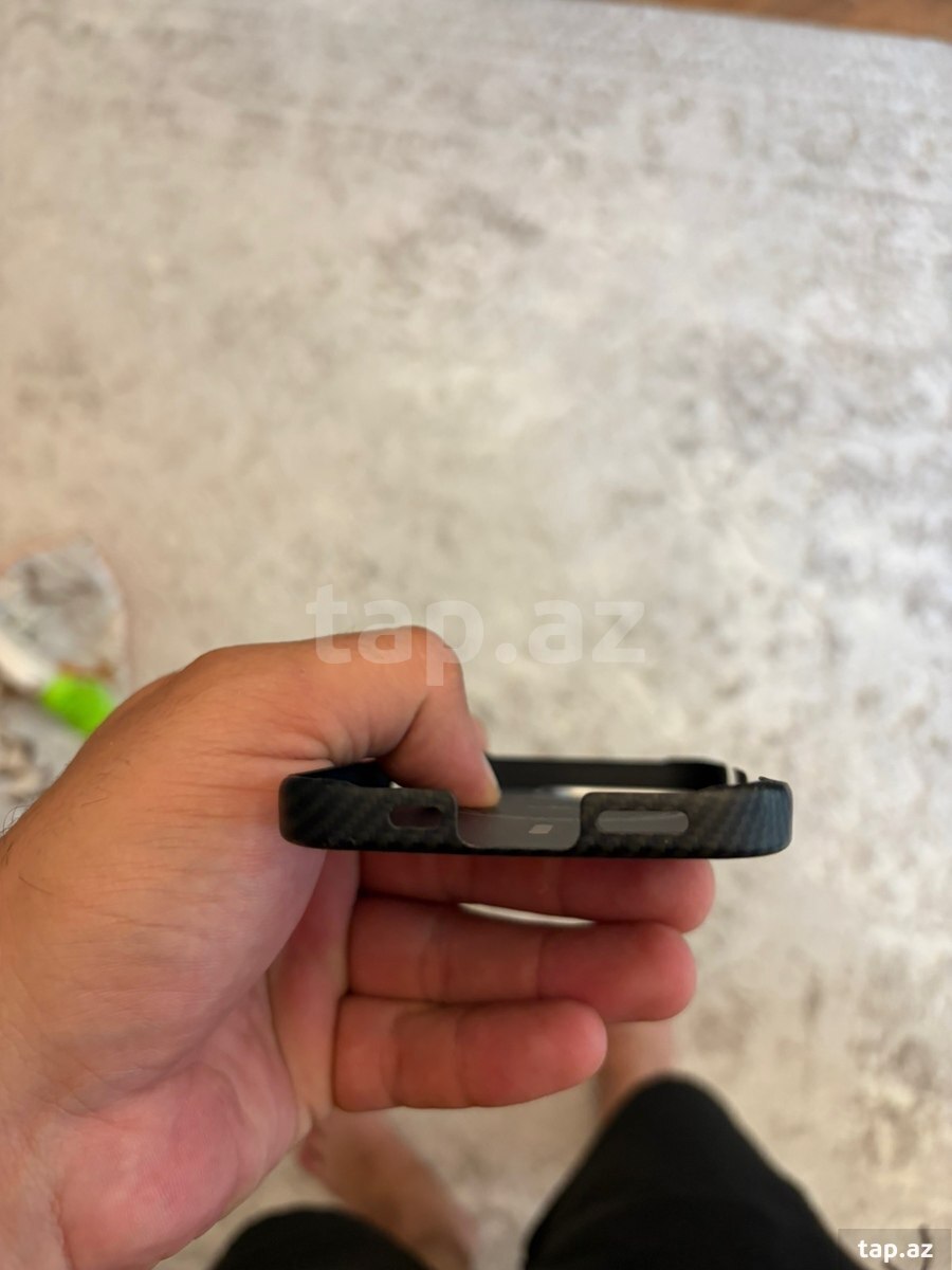 Apple iPhone 16 Pro Black Titanium 1TB/8GB (2)