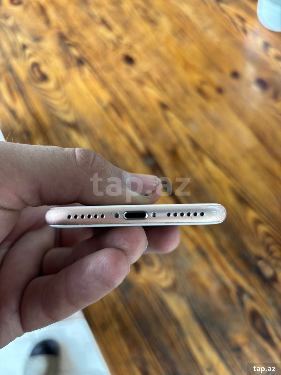 Apple iPhone 8 Gold 256GB (3)