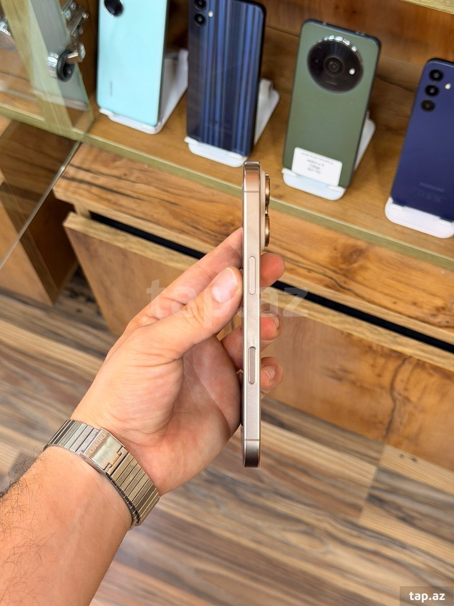 Apple iPhone 16 Pro Desert Titanium 128GB/8GB (2)
