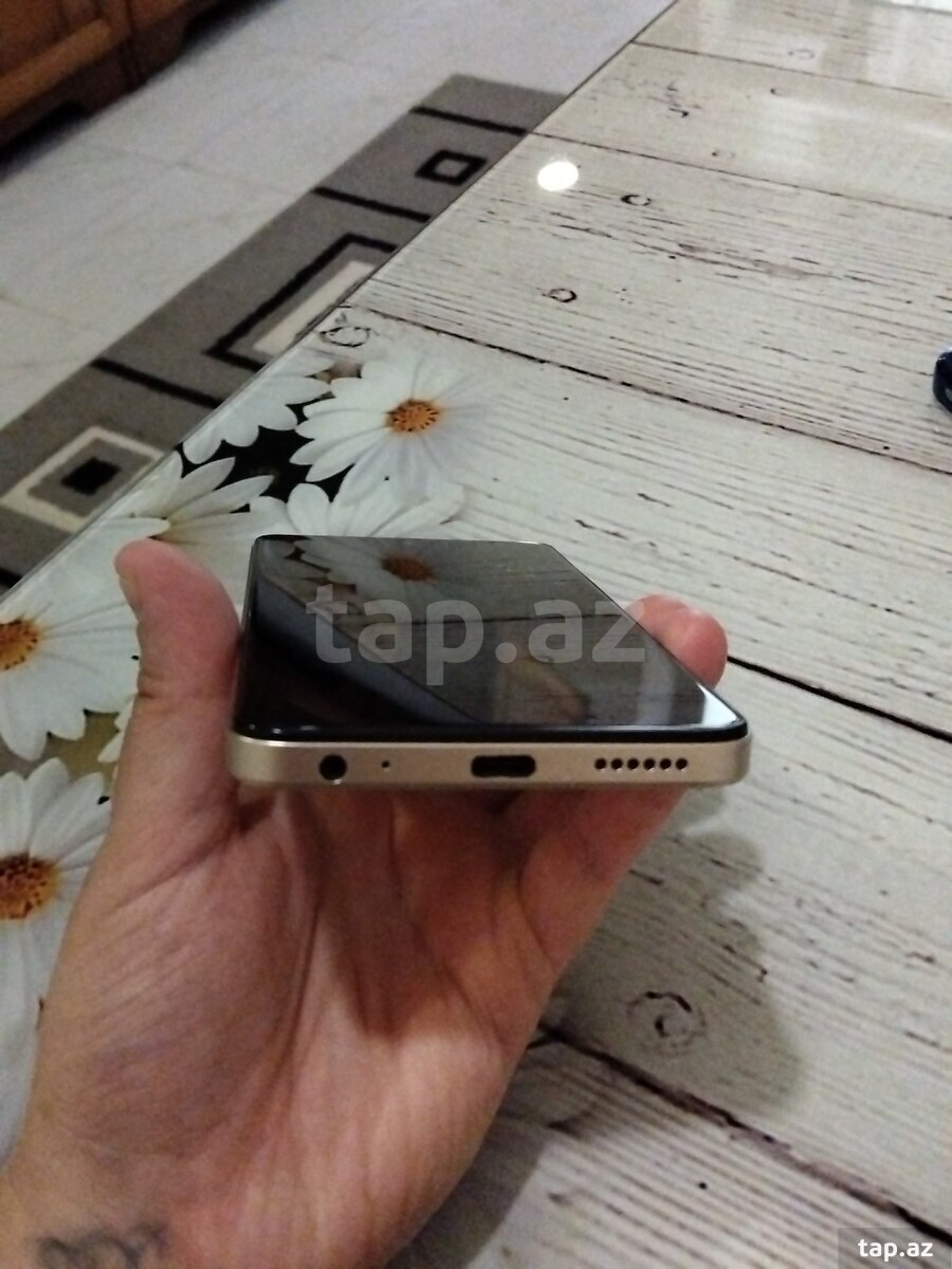 Tecno Spark 20C Alpenglow Gold 256GB/4GB (3)