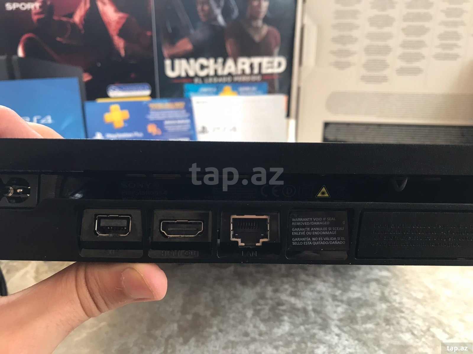 Playstation 4 Slim (2)