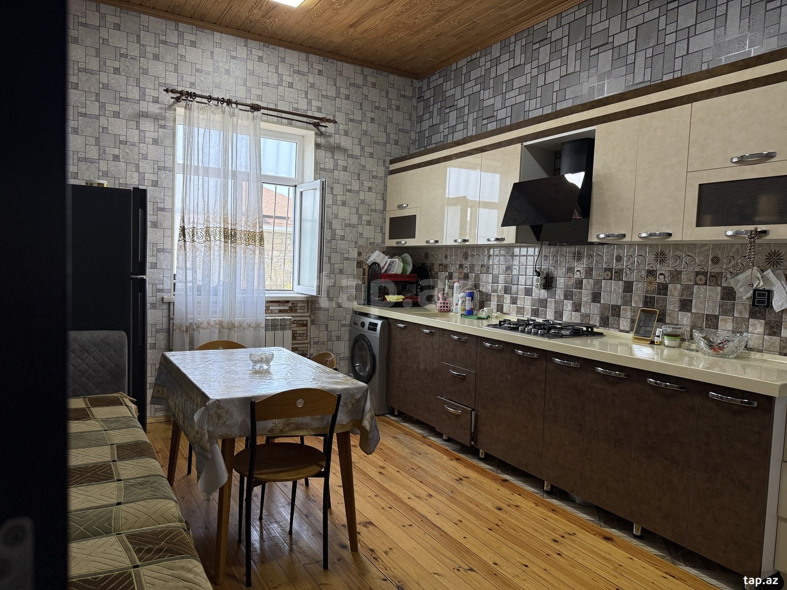 Həyət evi, Buzovna qəs. (18)