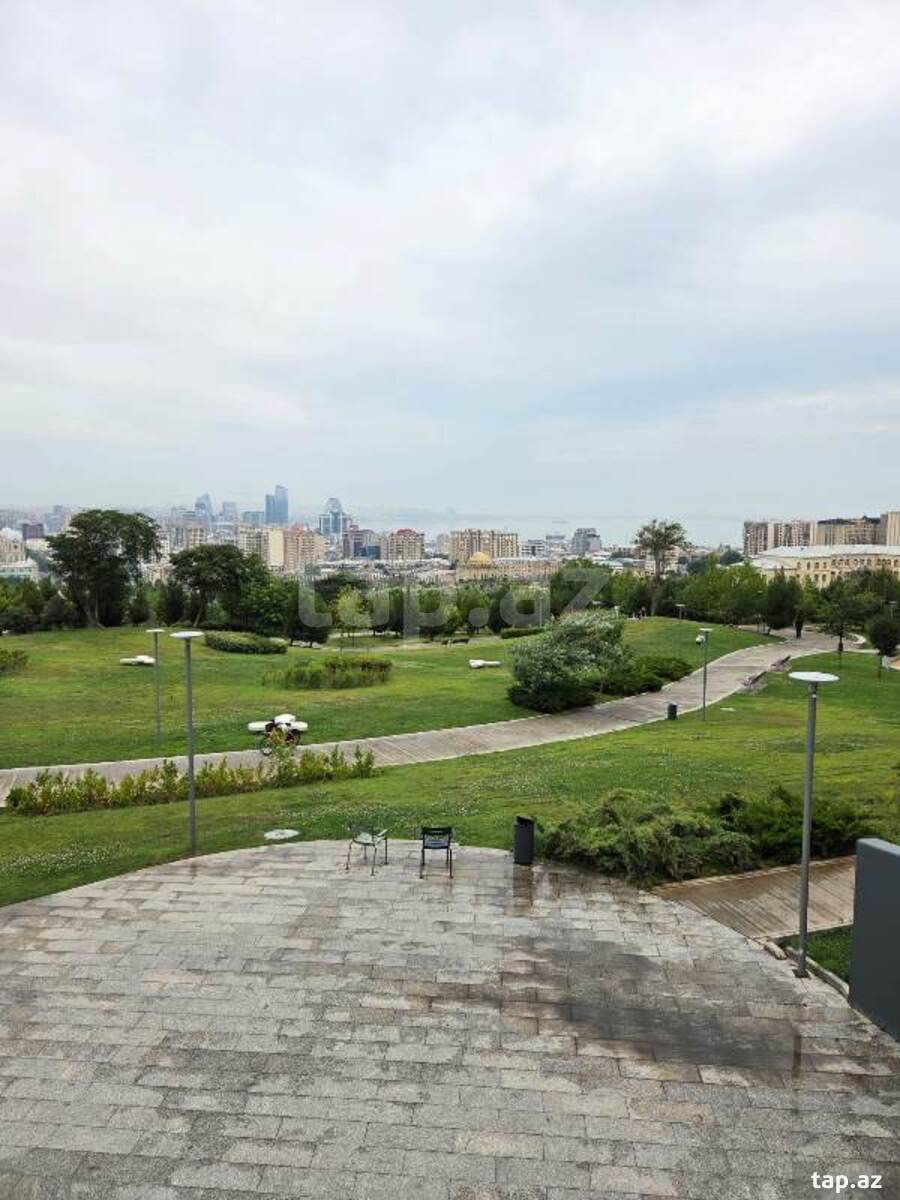 4-otaqlı yeni tikili, Elmlər Akademiyası m., 207 m²