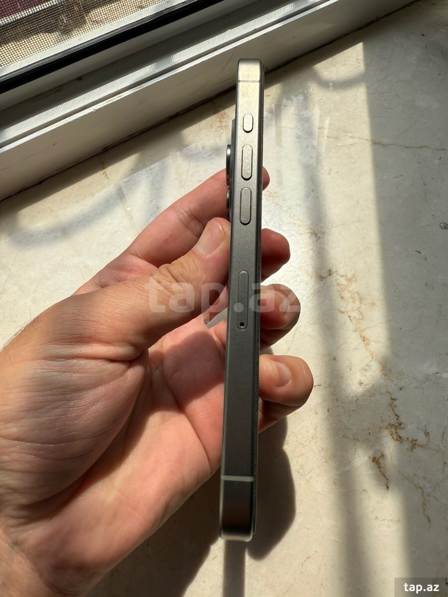 Apple iPhone 15 Pro Black Titanium 128GB/8GB (4)