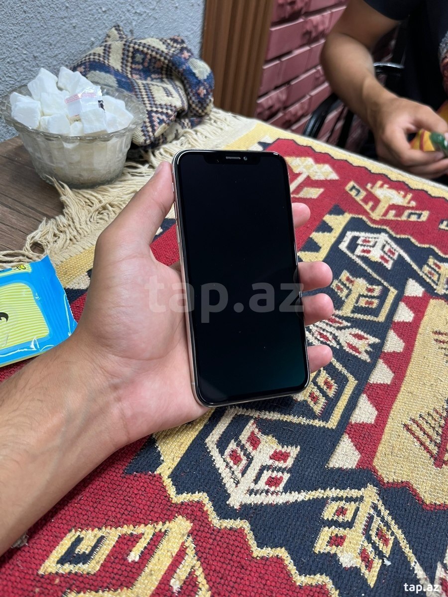 Apple iPhone X Silver 64GB/3GB (2)