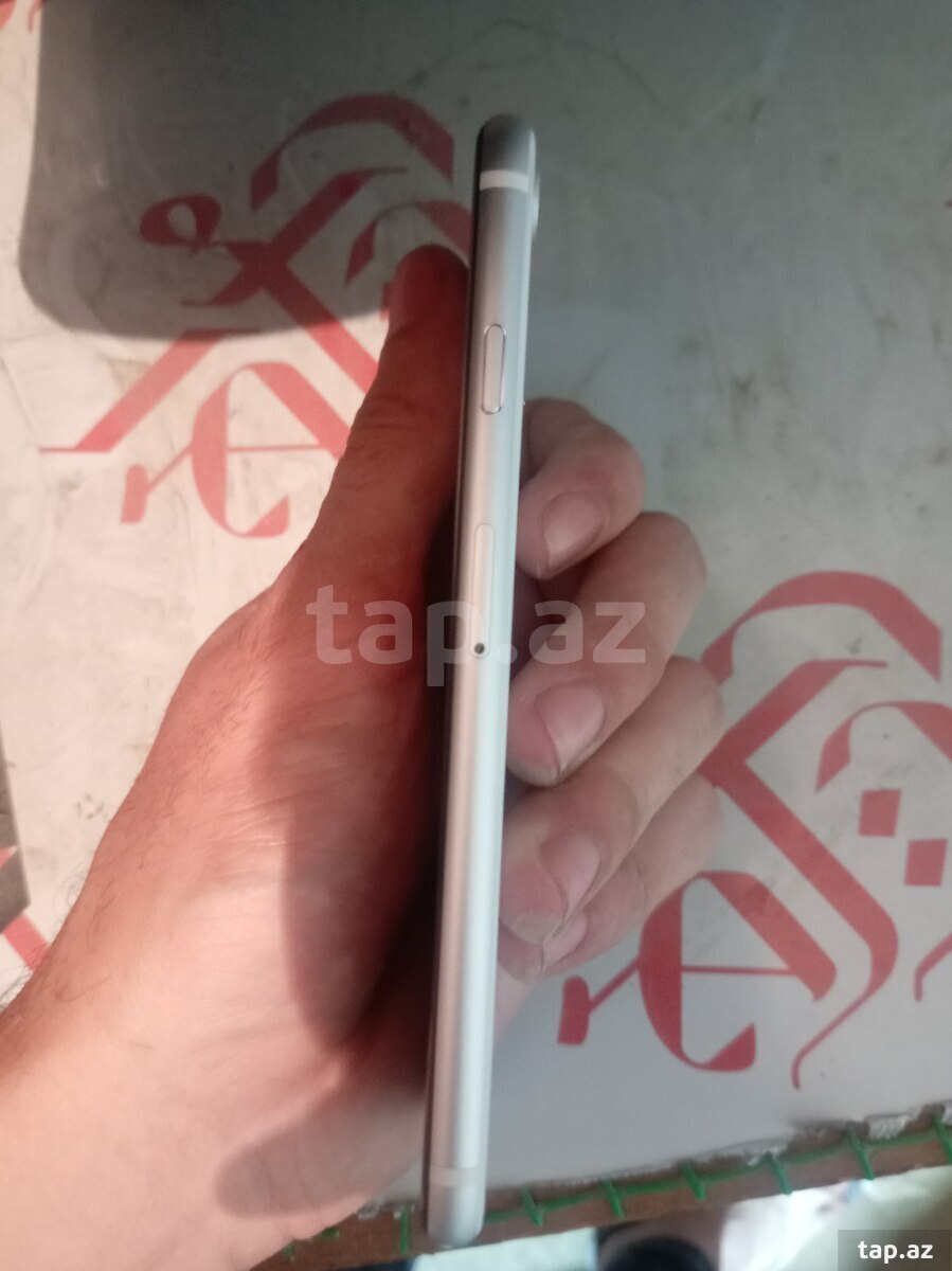 Apple iPhone SE Silver 64GB (2)